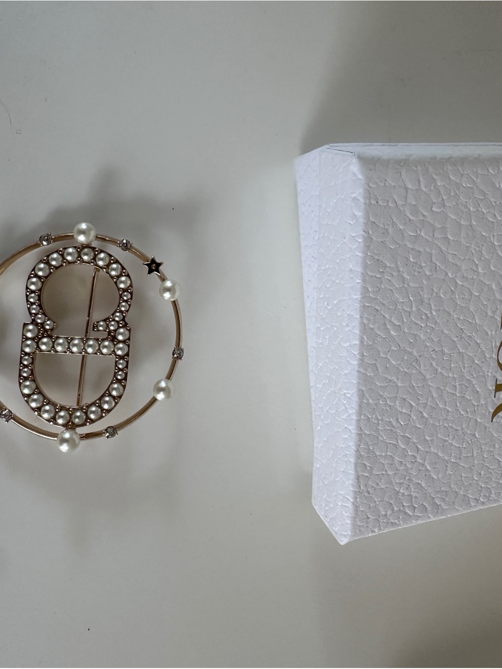 Dior Gold-Tone Pearl & Crystal Double-Loop Brooch - Picture 9 of 14